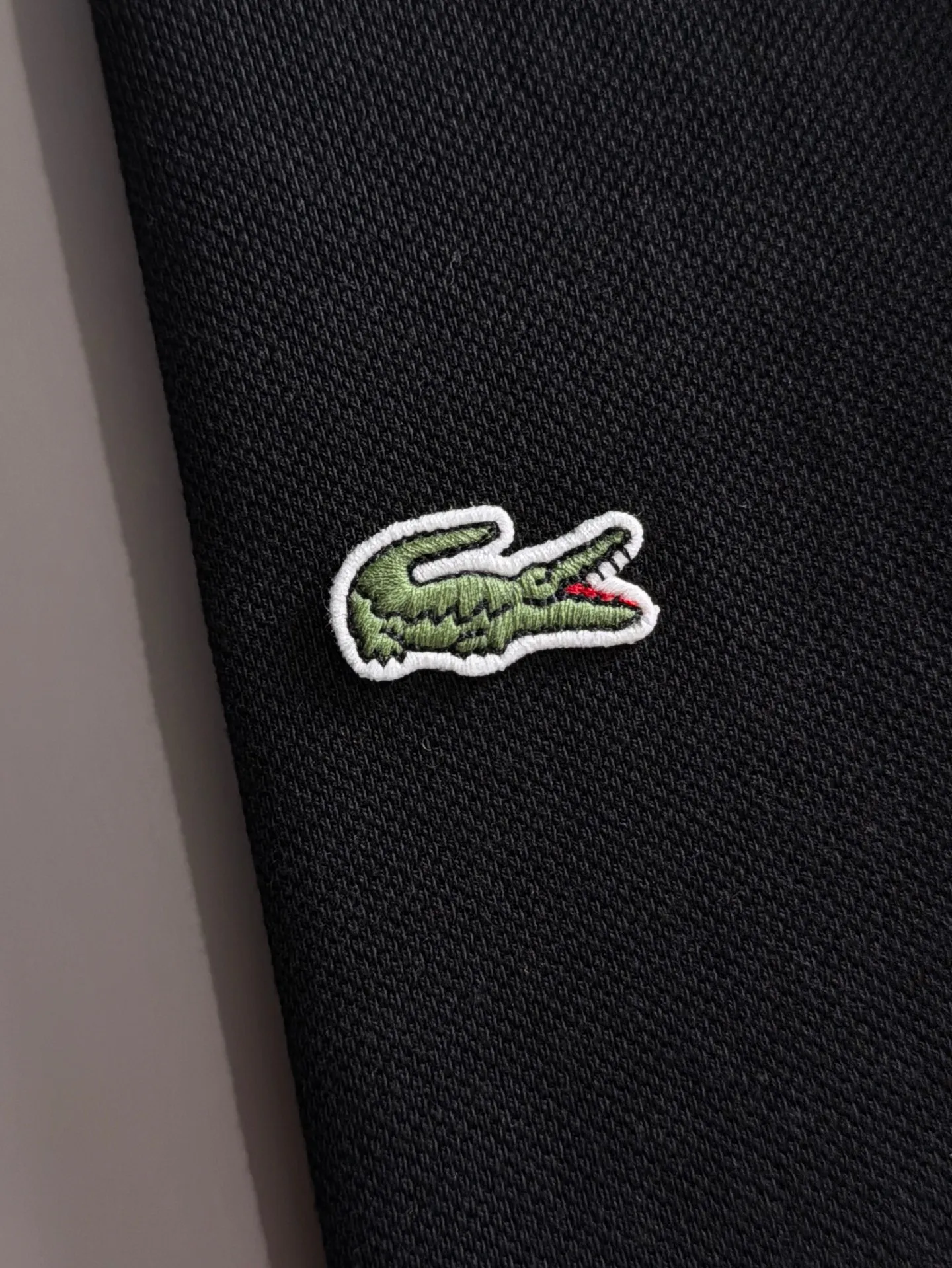 French Crocodile 2026 Spring and Summer Official Website Synchronization The Newest Arrival Style Classic Versatile Business Casual Polo Neck T-shirt Made of imported beaded cotton fabric, comfortable and breathable, with delicate texture and super soft skin-friendly touch! Lapel design, absolutely crisp and handsome fit! The sewing process with this density is absolutely meticulous in handling details! Skin-friendly and smooth to the touch, it is a perfect combination of comfort and breathability! The fabric properties are all excellent! Full of high-end feel! Simple and elegant design, Versatile is extremely wearable! All three standards! It is highly recommended to buy it, and you will never see a style like this outside! On sale on the official website! Size:M-2XL​